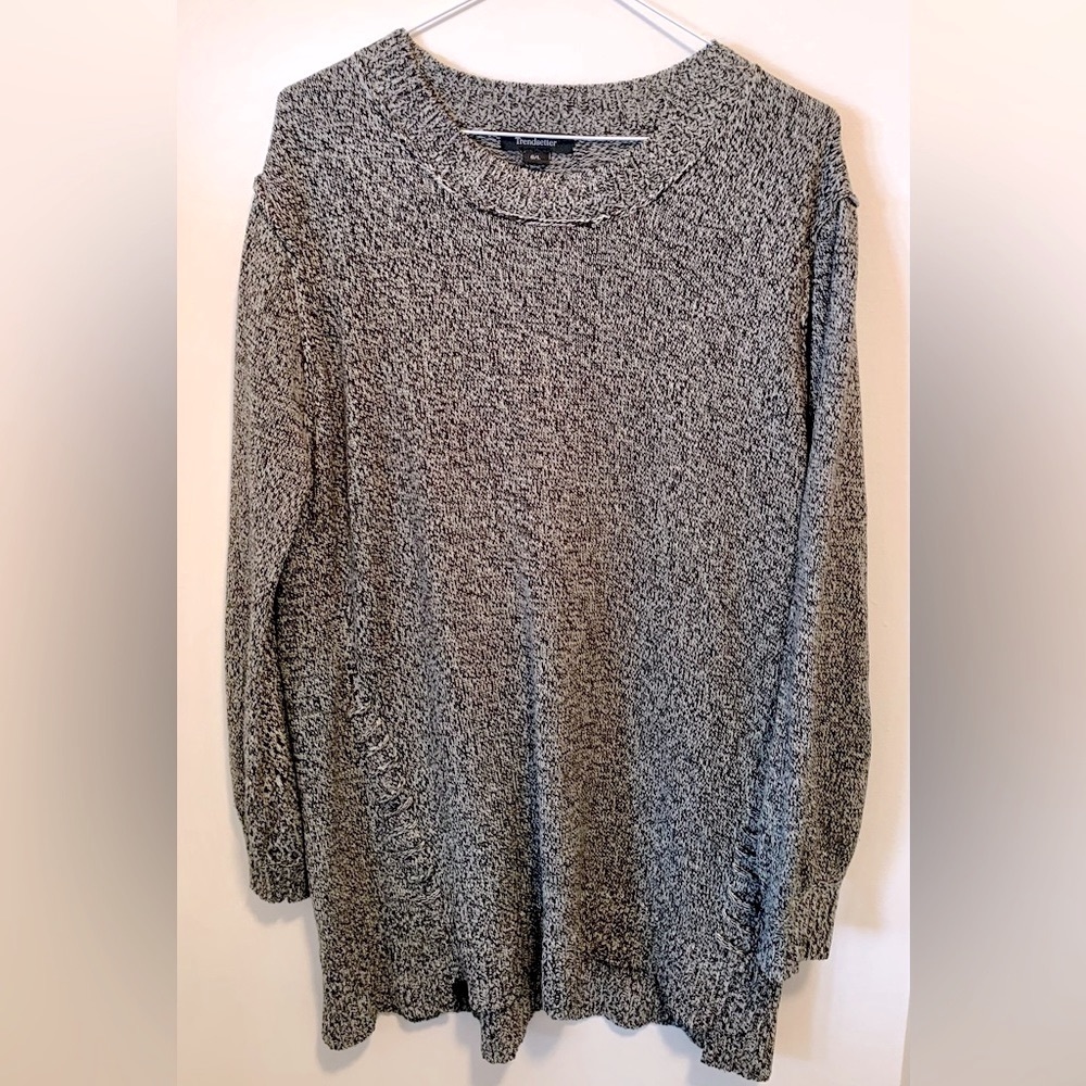Like new - Super cozy long knit sweater - salt and pepper